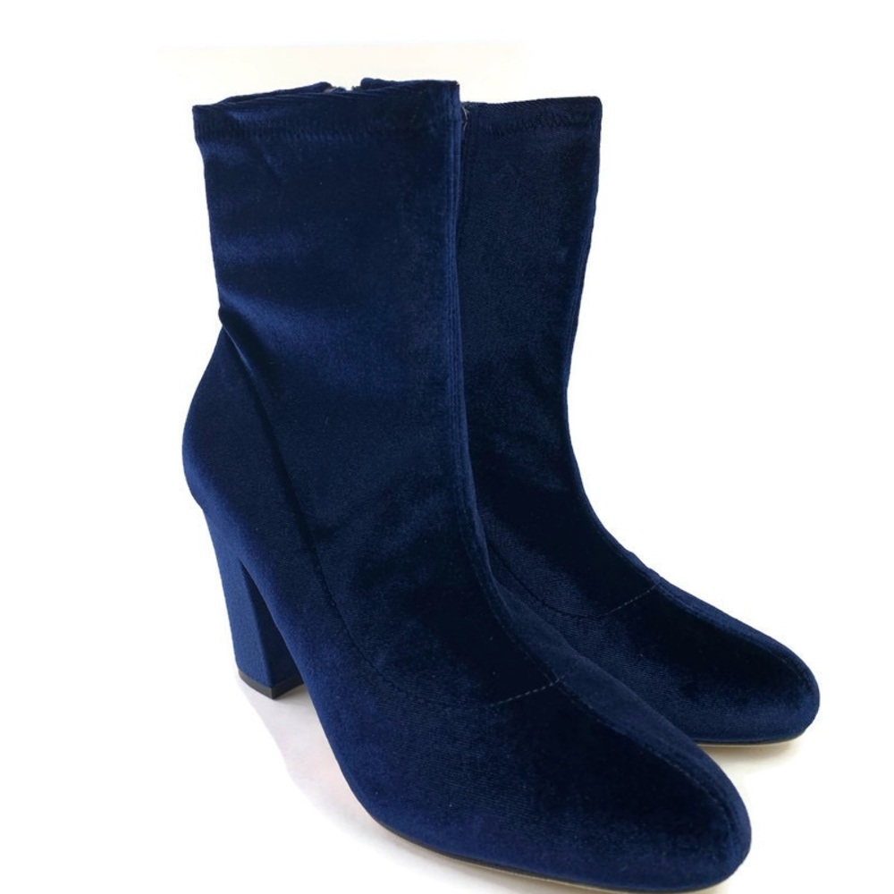 Madden Girl Fantaysa Velvet Bootie (Navy)